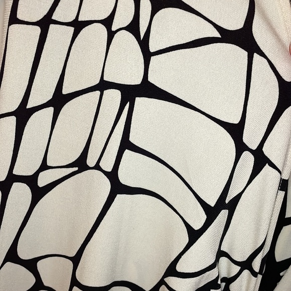 Maggy London wrap dress size 12 in cream and black - Picture 7 of 9